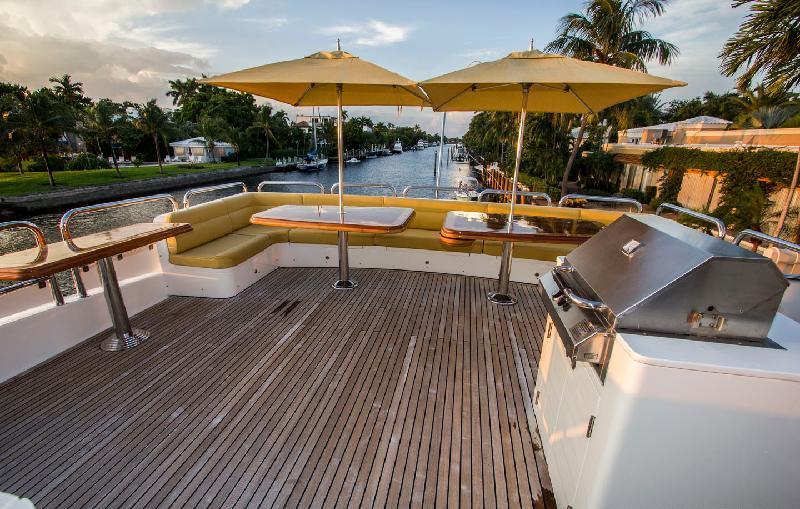 BELLA DONNA II -   Flybridge.jpg