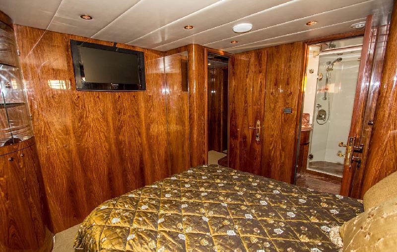 BELLA DONNA II -   Guest Cabin.jpg