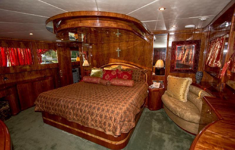 BELLA DONNA II -   Master Cabin.jpg