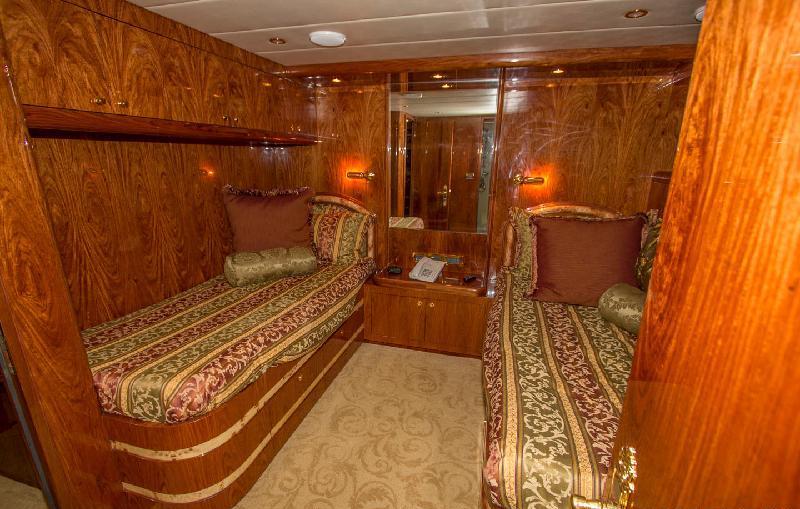 BELLA DONNA II -   Twin Cabin.jpg