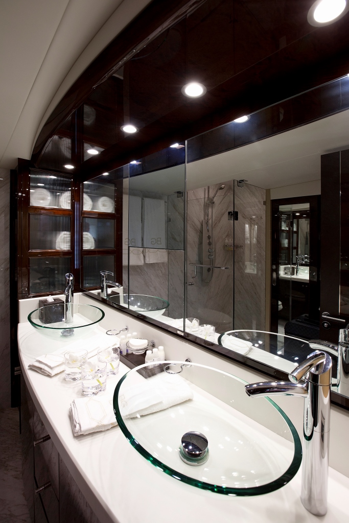 BG - Master ensuite.JPG