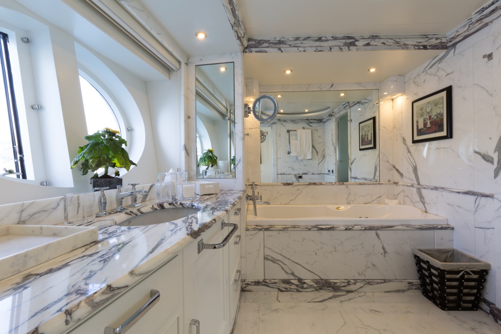 BINA - Master ensuite.jpg