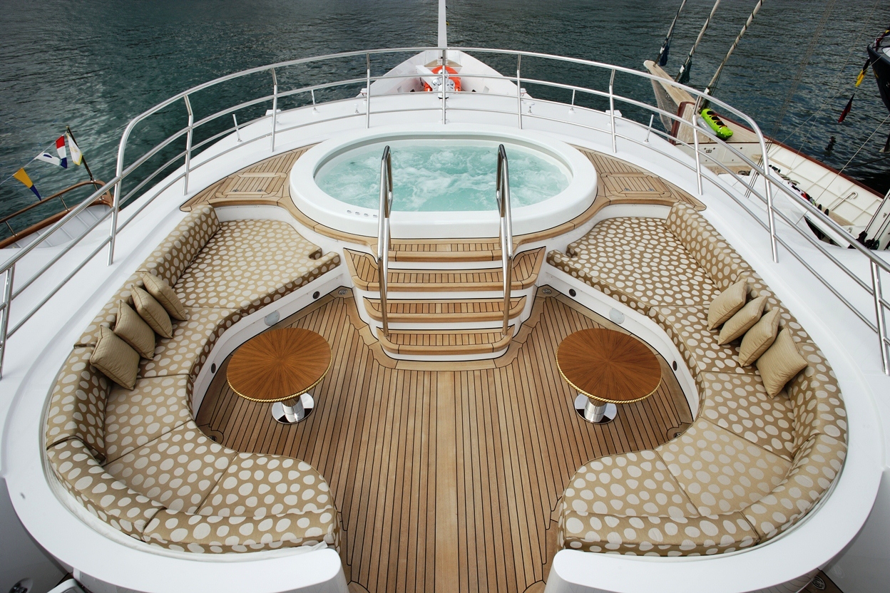 BISTANGO - Sundeck with Spa Pool.jpg