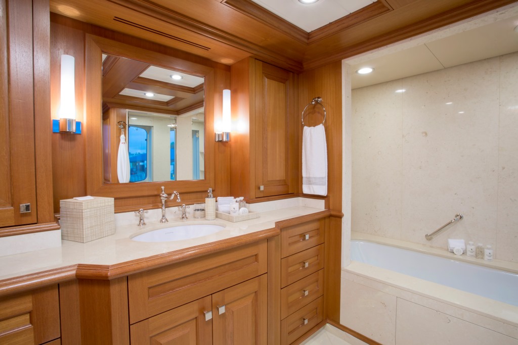 BROADWATER - Guest ensuite.jpg
