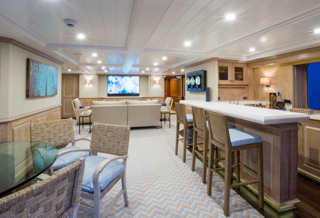 BROADWATER - Skylounge and wet bar.jpg