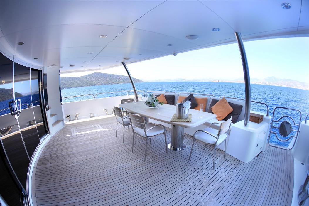 Barracuda Red Sea aft deck view 1.JPG