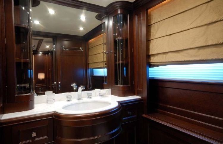Benetti 122 Motor yacht -  Ensuite.jpg
