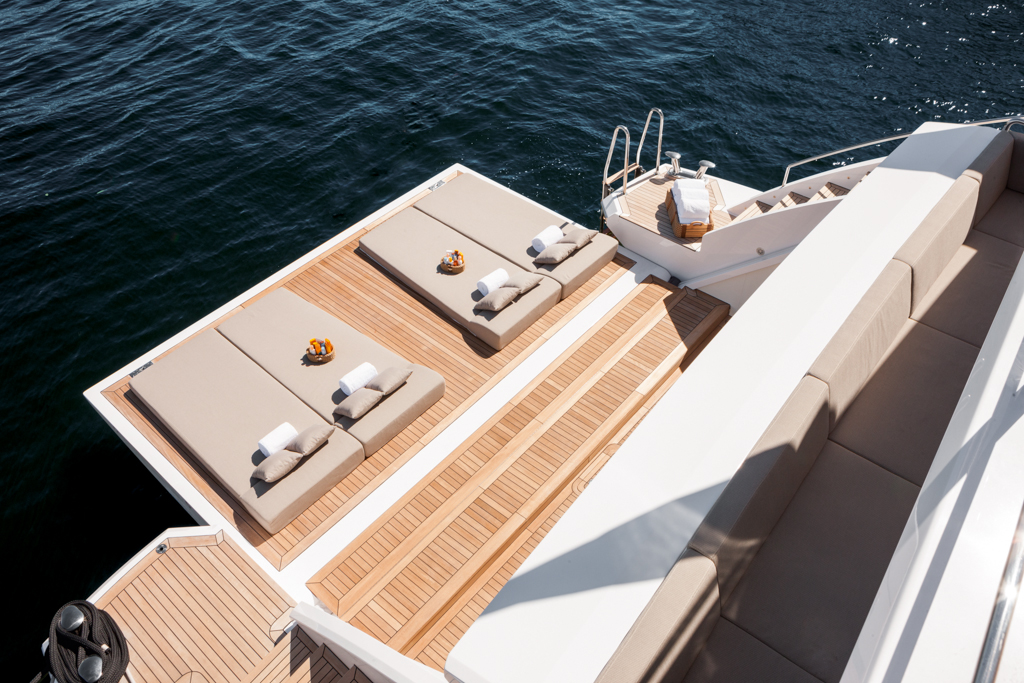 Benetti Motor Yacht Veloce 140 - Beach area.jpg