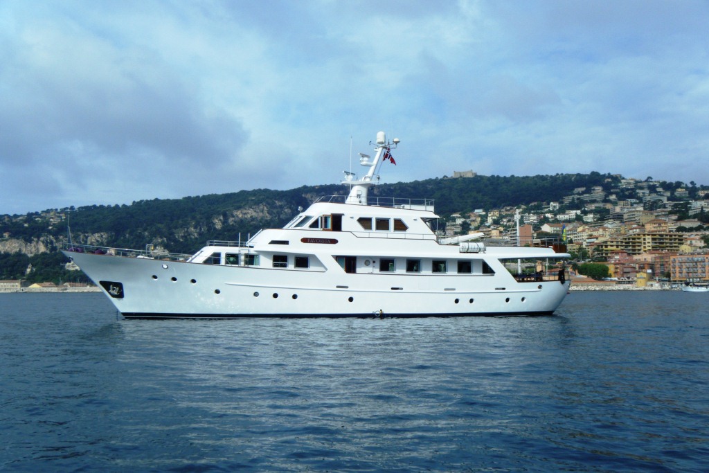 Benetti Yacht FAVORITA -  At Anchor.jpg