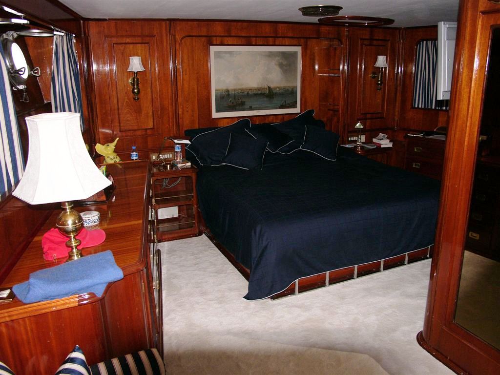 Benetti Yacht FAVORITA -  Master Cabin.jpg