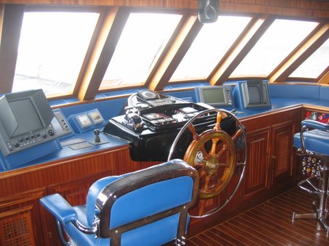 Benetti Yacht MIZAR -  Wheelhouse.jpg