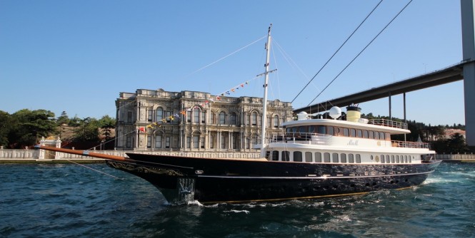 Beutiful classic style luxury yacht M&M by Bilding Yachts.jpg