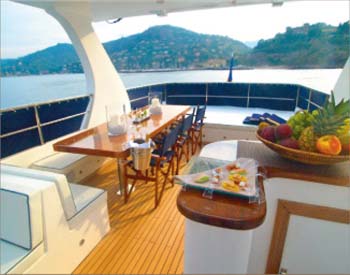 Bibo - Flybridge dining.jpg