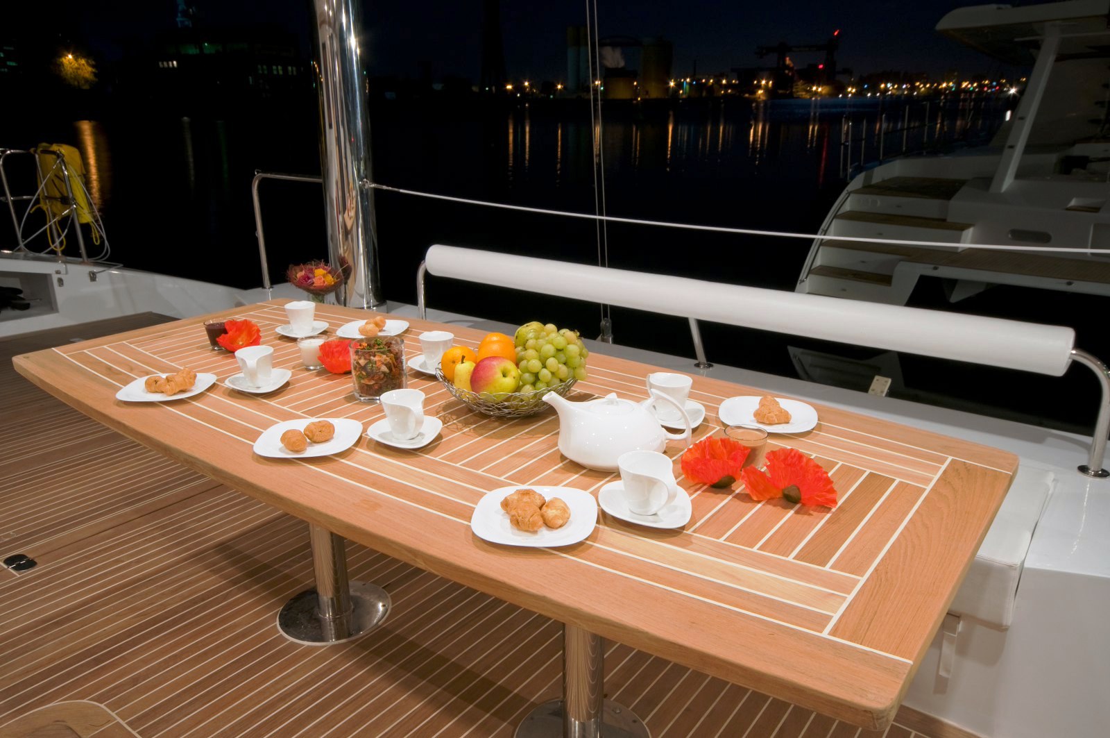 Blue Guru Aft dinning.jpg
