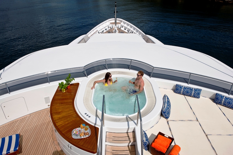 Blue Moon - Sundeck Spa Pool.jpg