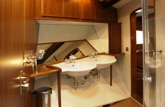 CALYPSO OF MALAHIDE -  Ensuite.jpg