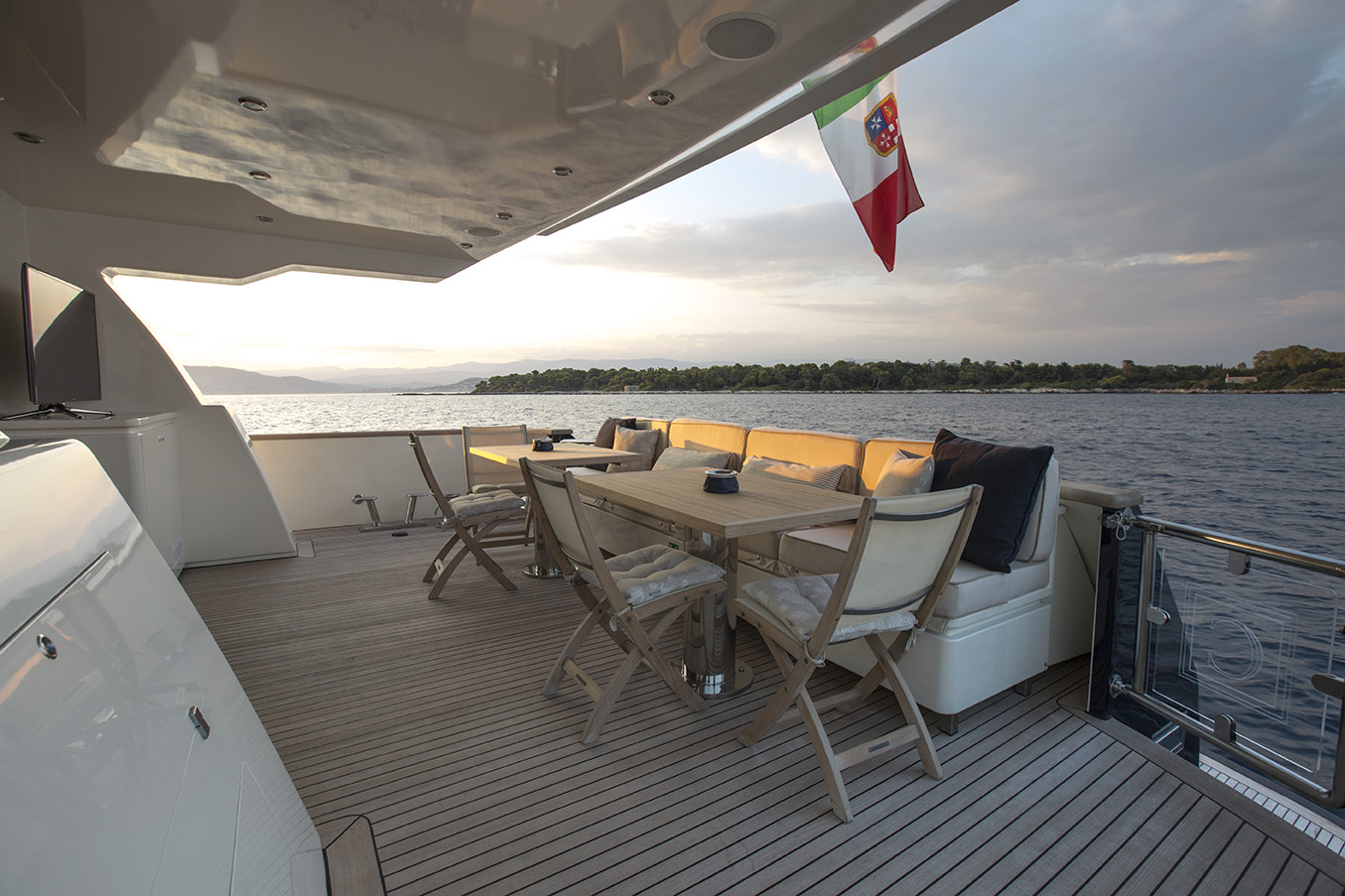 CAPPUCCINO - Aft deck.jpg