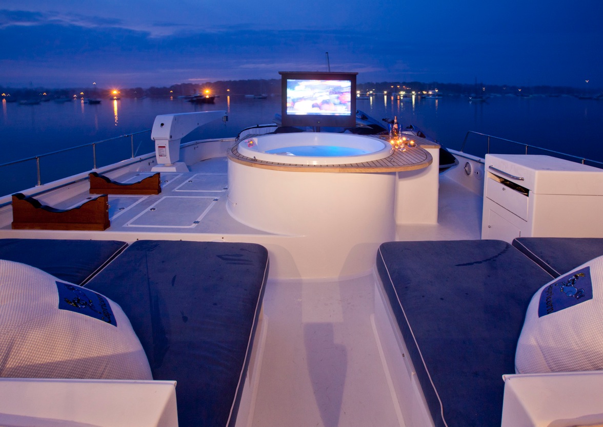 CAPRICORN Spa Pool.jpg