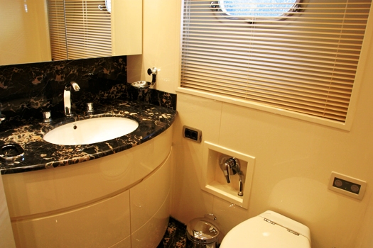 CASPIAN KING -  Bathroom.jpg