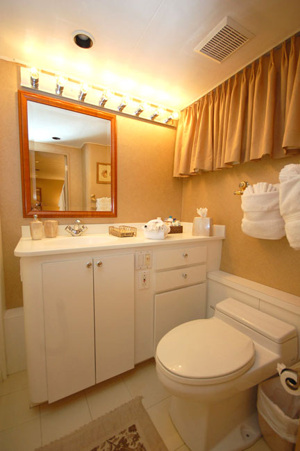 CHRISTINE -   Ensuite.jpg