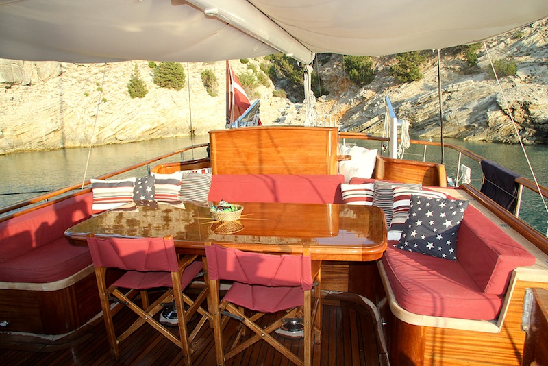 CLARISSA - Alfresco dining.jpg