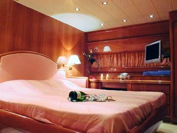 Canados ANGEL -  Master Cabin.jpg