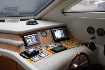 Caribbean Dreamin - Helm interior.jpg