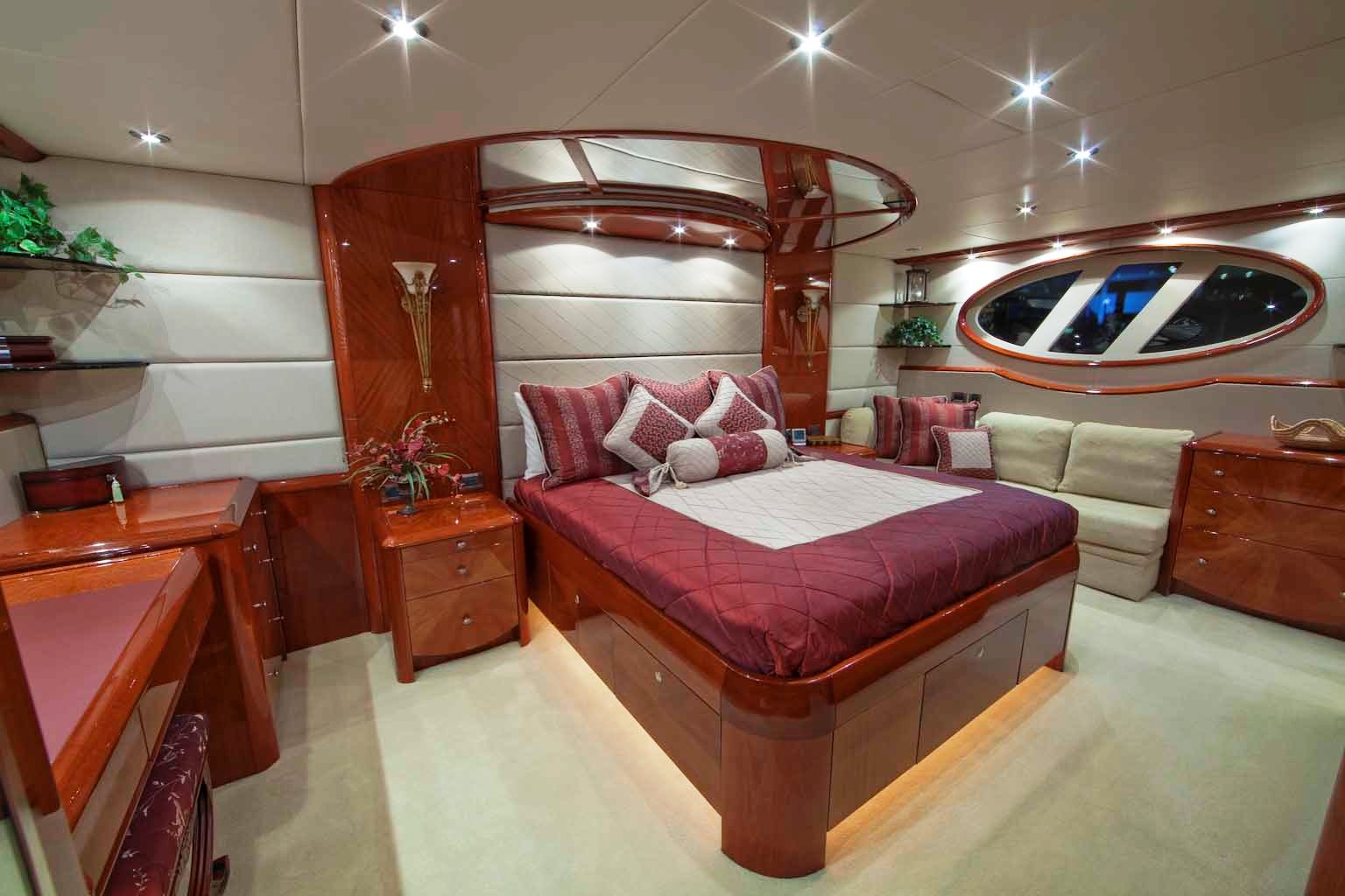 Castaway -  Master Cabin.jpg