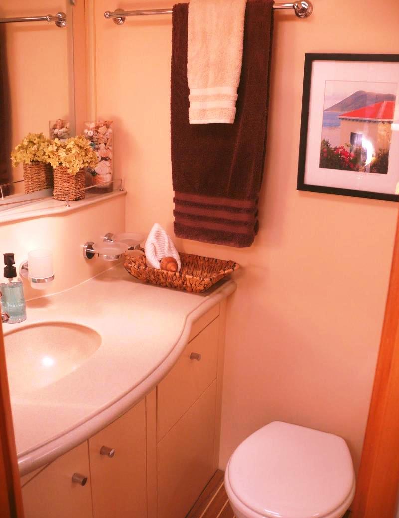 Cat FELICIA -  Ensuite 2.jpg