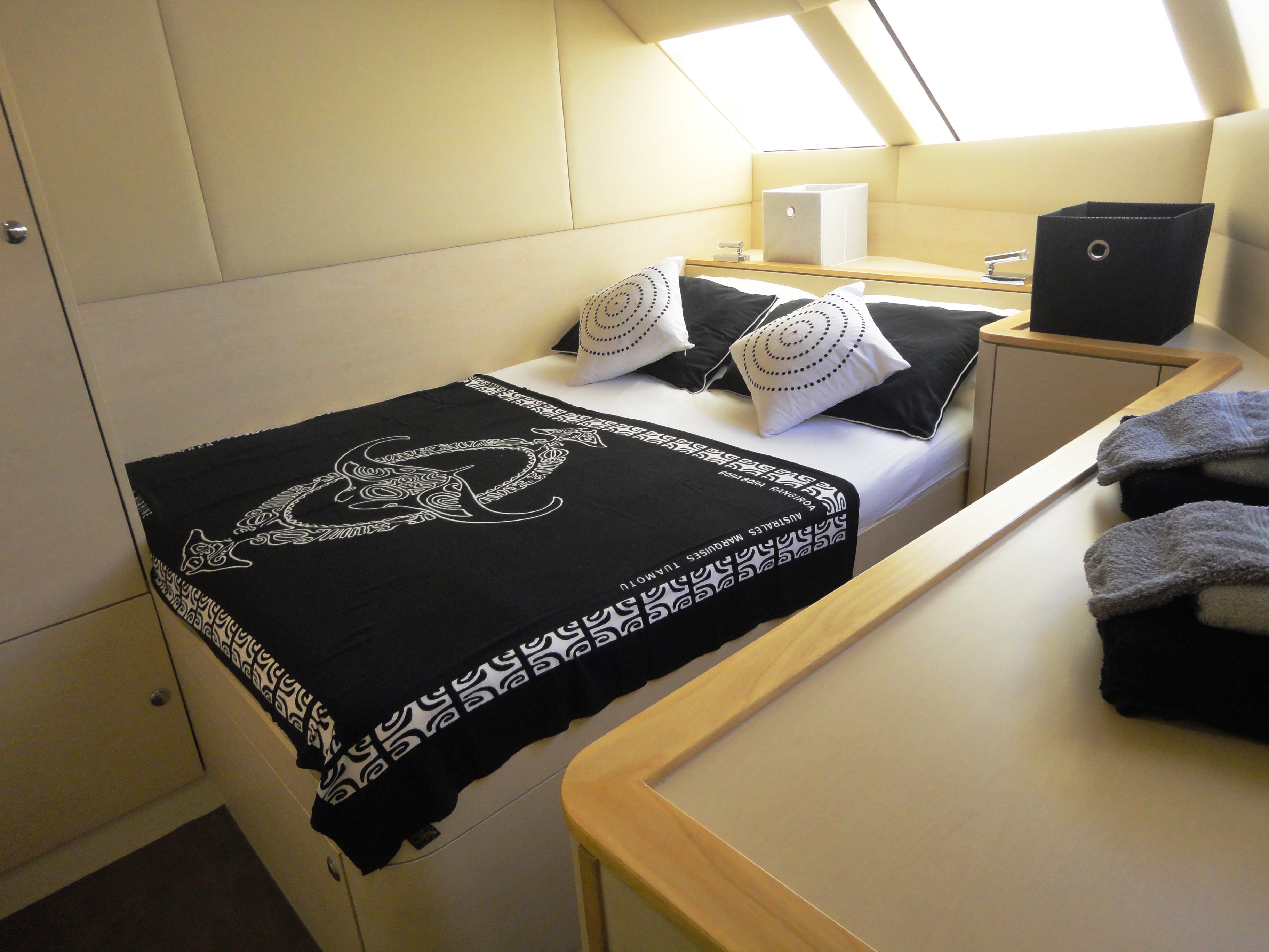 Cat JAMBO -  Double Cabin 2.jpg