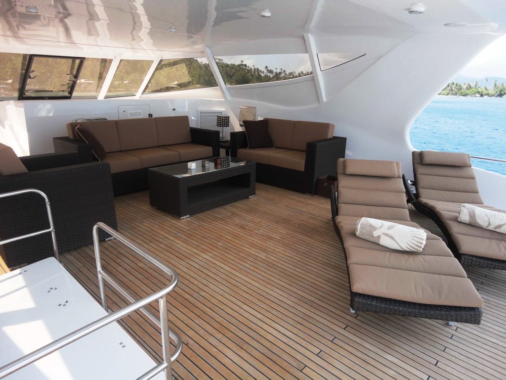Cat JAMBO -  Flybridge.jpg