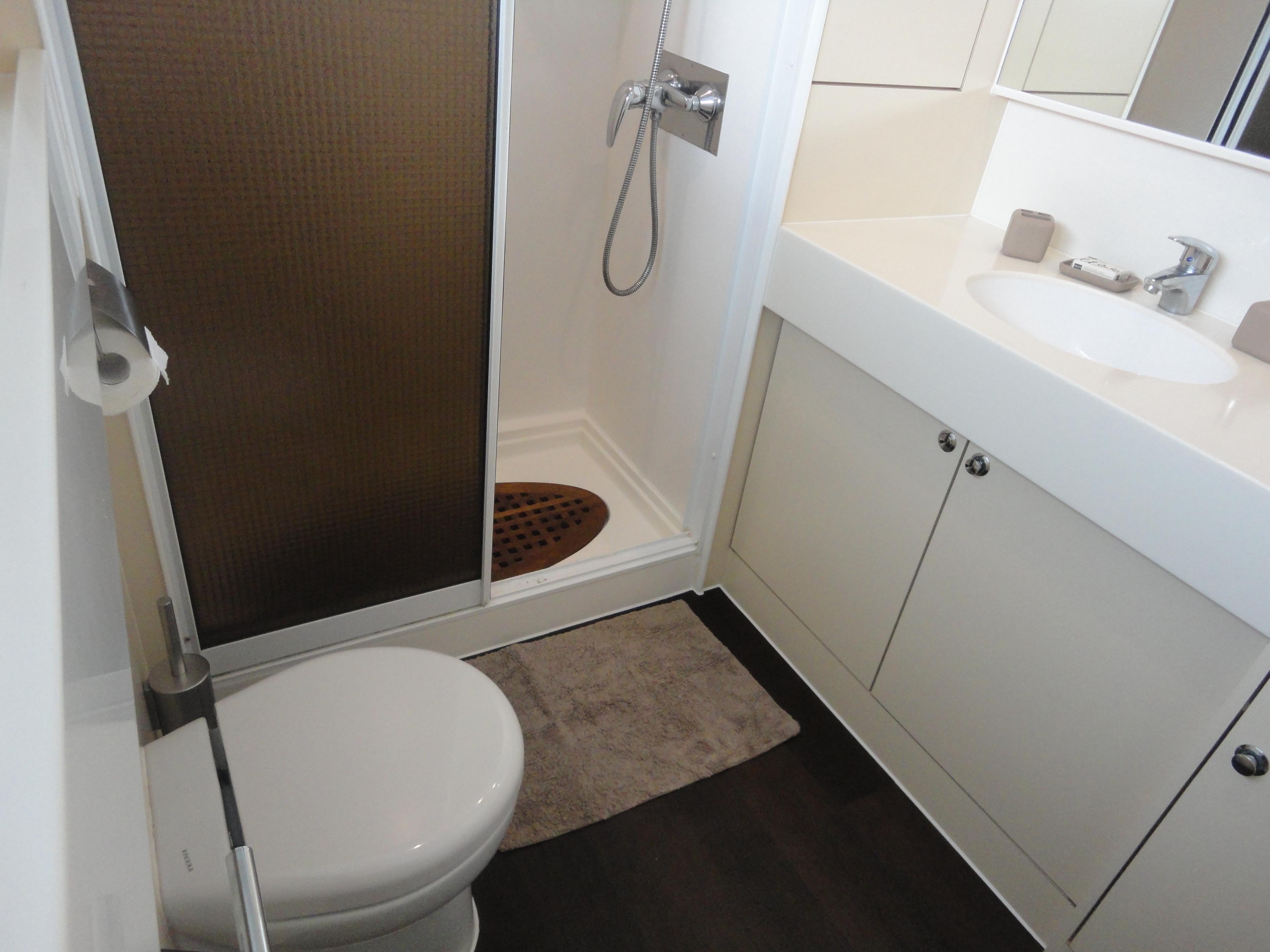 Cat JAMBO -  Guest Ensuite.jpg