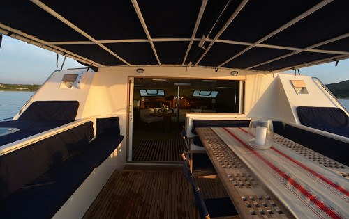 Catamaran ABYSSE - Cockpit.jpg