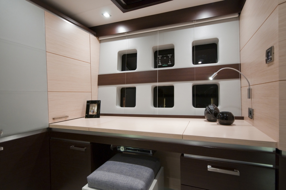 Catamaran Abuelo - Desk.jpg