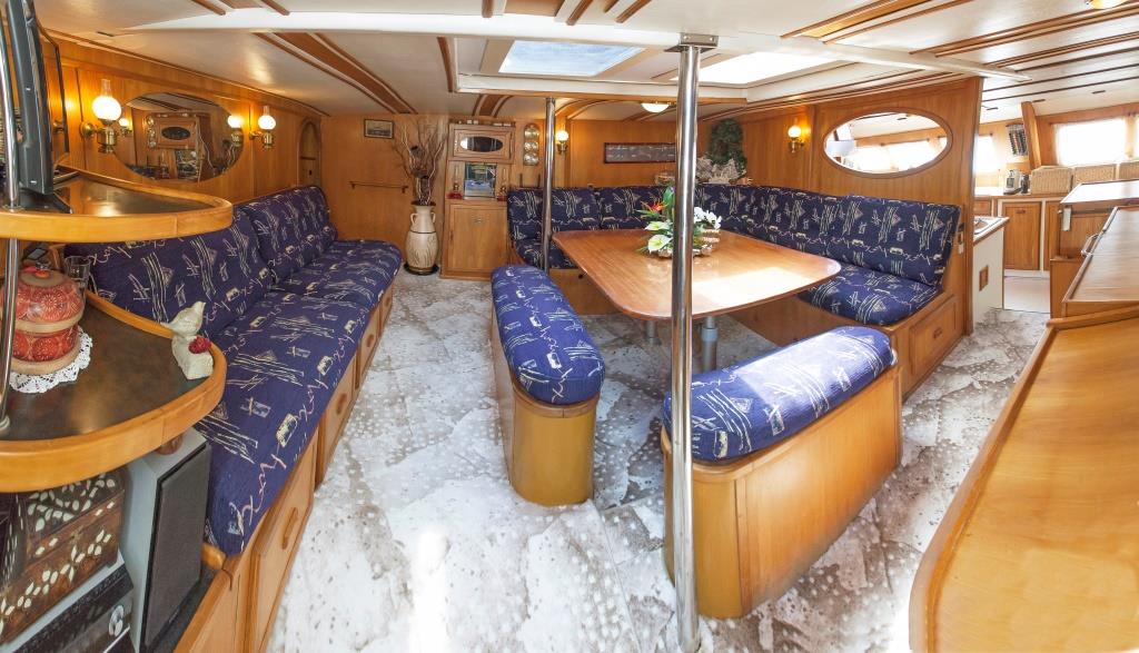 Catamaran CONAN - Salon.jpg