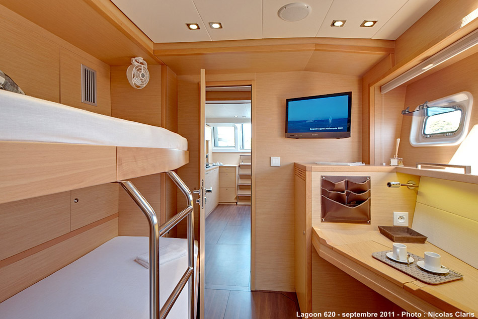 Catamaran DRAGON - Guest Cabin 4.jpg