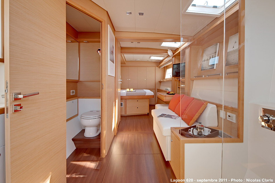 Catamaran DRAGON - Guest Cabin.jpg