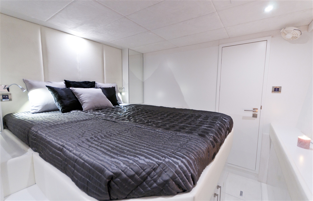 Catamaran DREAMLINER -  Guest Cabin 1.jpg