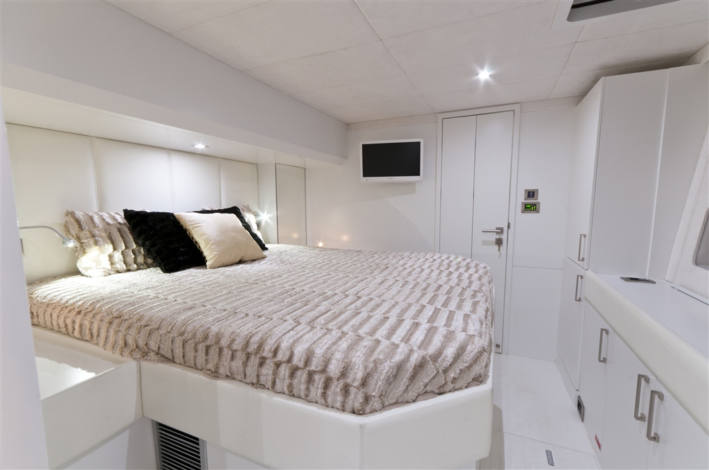 Catamaran DREAMLINER -  Guest Cabin 4.jpg