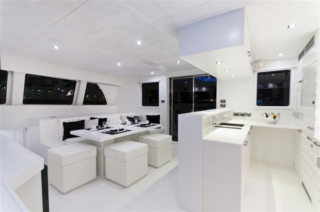 Catamaran DREAMLINER -  Salon.jpg