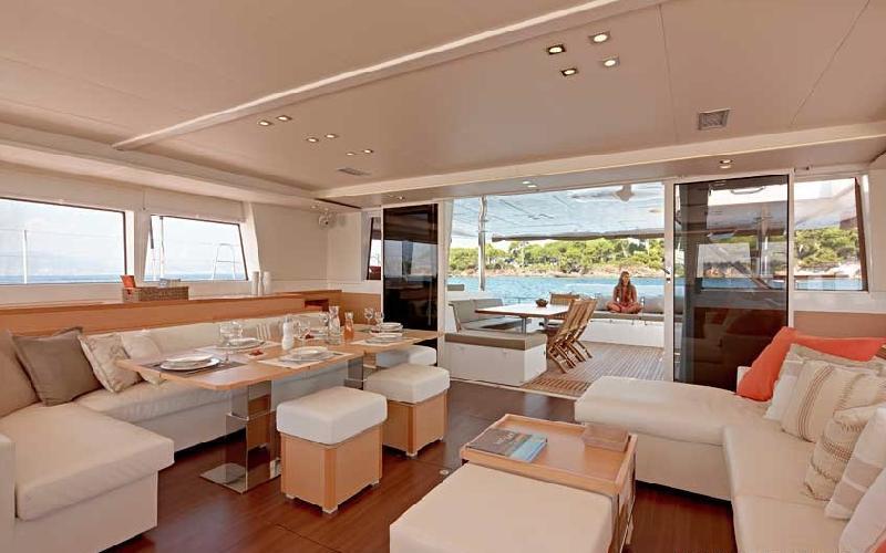 Catamaran ENIGMA -  Salon.jpg