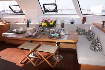 Catamaran FILOSOF -  Salon Dining.jpg