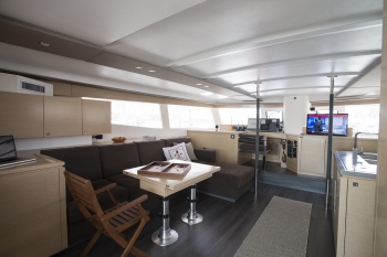 Catamaran HIGHJINKS I - Dining.jpg