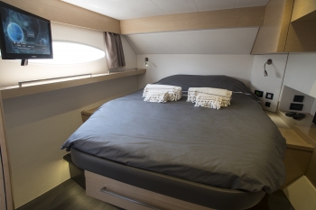 Catamaran HIGHJINKS I - Guest Cabin.jpg