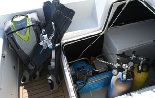 Catamaran KIWI PRYDE -  Dive Gear.jpg