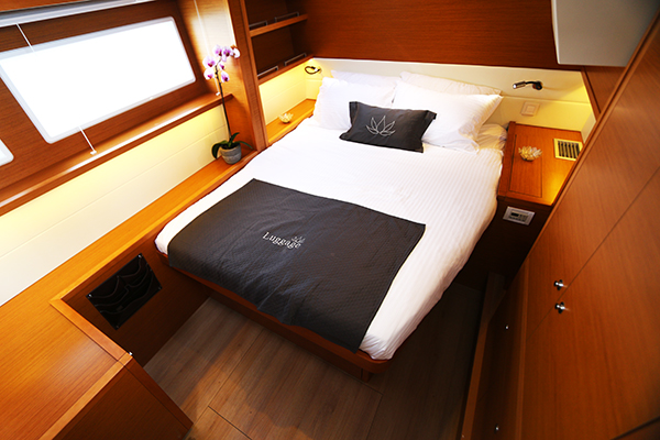 Catamaran LOTUS - Guest Cabin 3.jpg