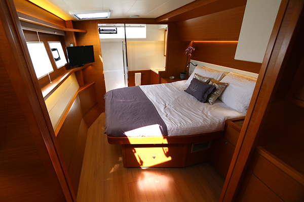 Catamaran LOTUS - Guest Cabin.jpg