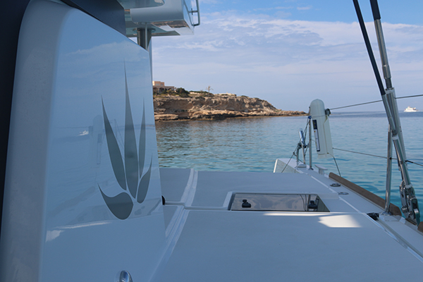 Catamaran LOTUS - Side Deck.jpg