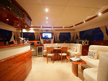 Catamaran Luna - Saloon.jpg