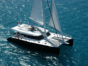 Catamaran Luna - Underway.jpg